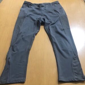 LAYER 8 WOMEN'S capri leggings qwick dry - Sz Small - Gray